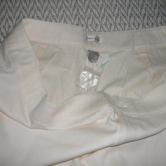 Capri Length Crop Pants ivory Plus size 24W NWT - Picture 5 of 6